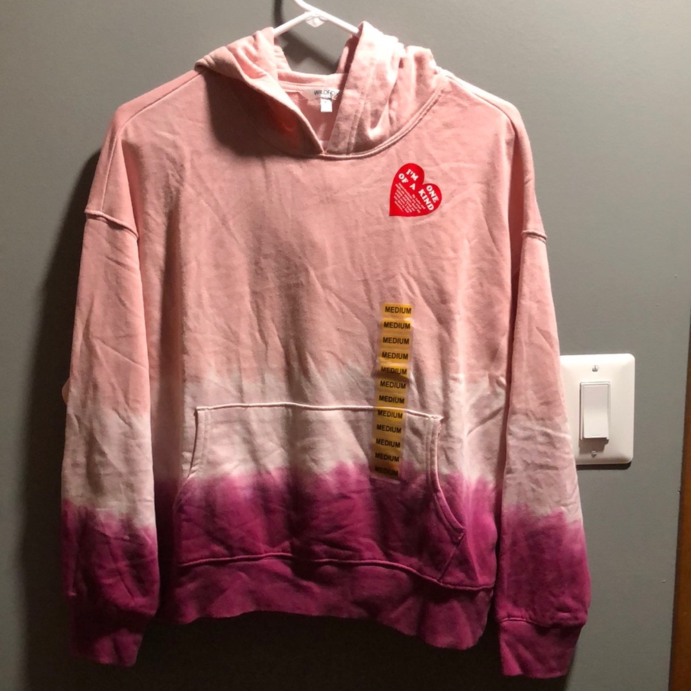 BRAND NEW WOMANS MEDIUM TYE DYE HOODIE! NWT! SMOKE FREE HOME!